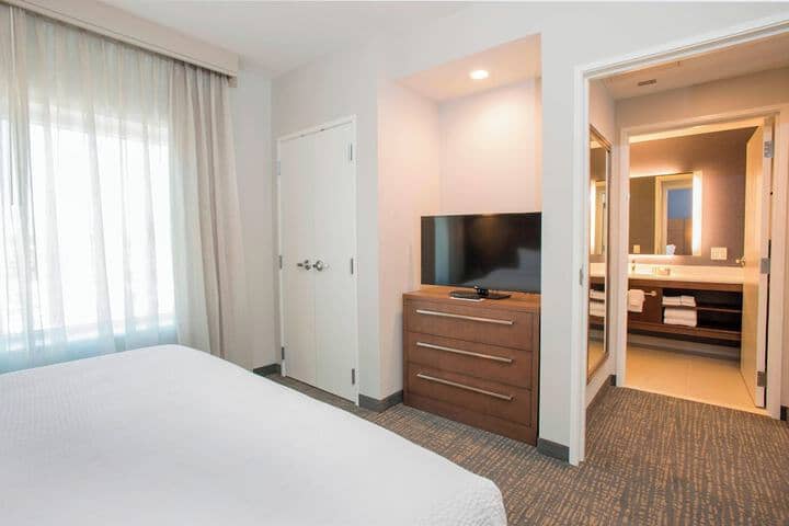 Room 6 of 28